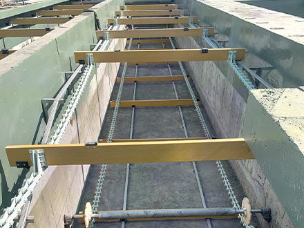 非金屬鏈條式刮泥機(jī)